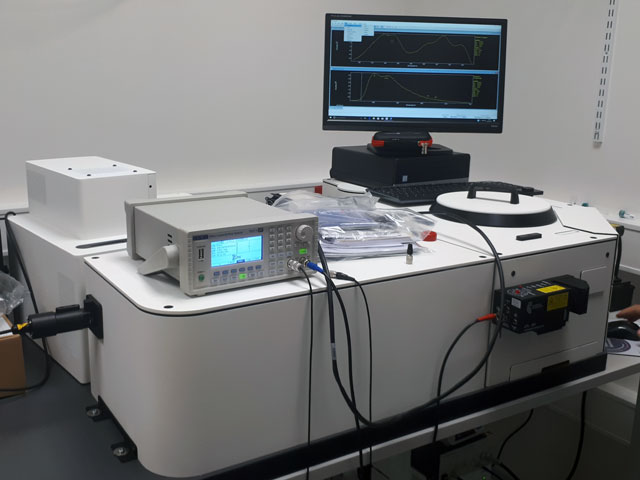 Kompletní luminiscenční laboratoř v rámci jednoho přístroje