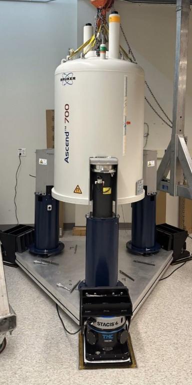 Odizolování vibrací pro spektroskopii nukleární magnetické rezonance